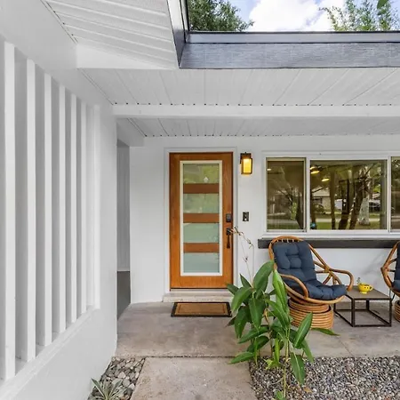 Villa Armonia Serenity, Style And Location